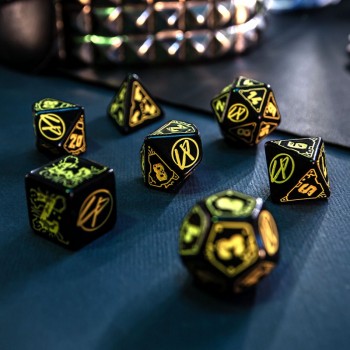 Cyberpunk RED RPG kauliukų rinkinys juodos ir geltonos sp